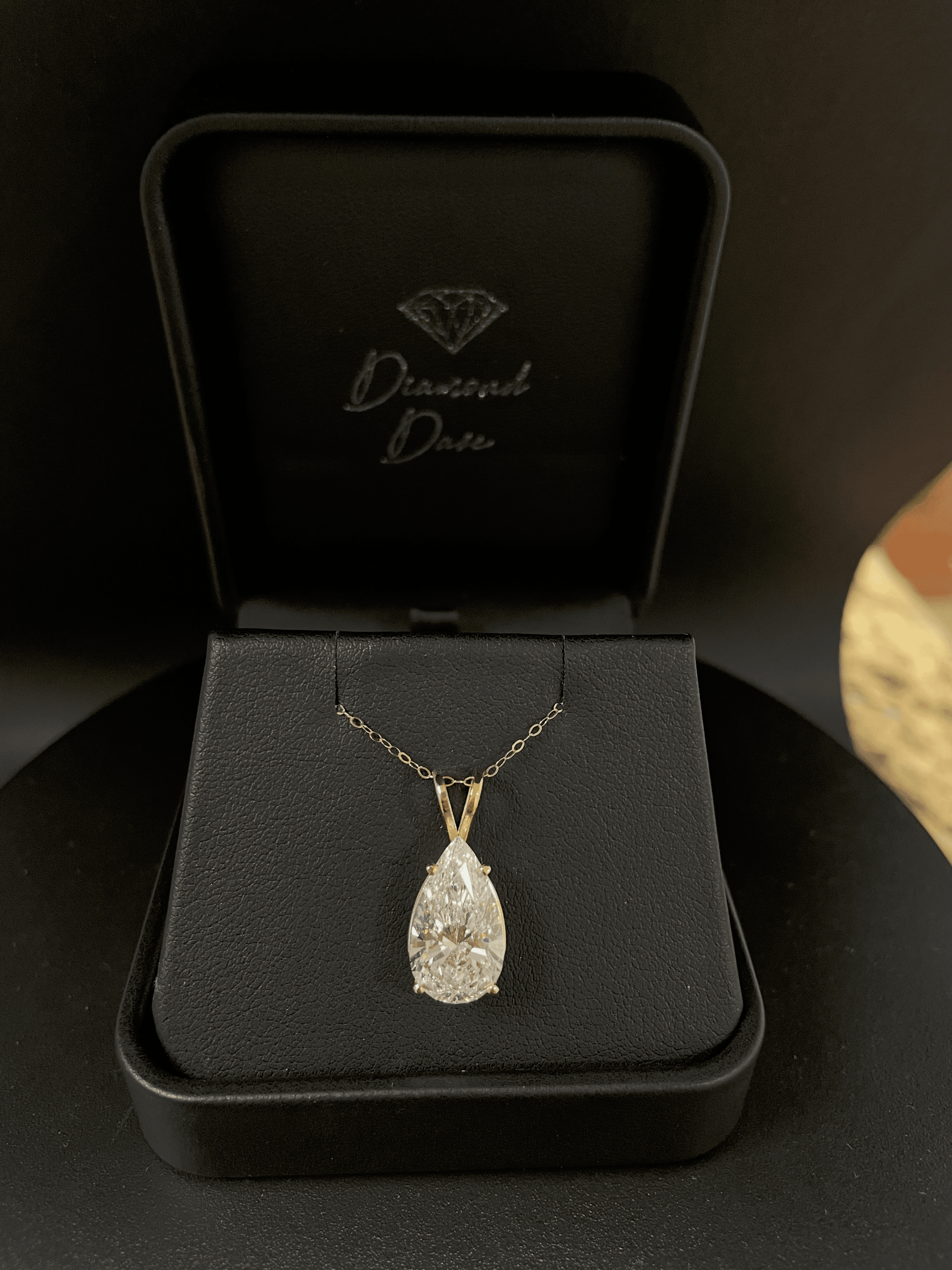 Heads up, guys! Valentine’s Day is a week from Saturday! Here’s one that’s sure to make a heart shine!
4.74 Cara cultivated pear brilliant in 14kt yellow gold. F color and VS1 clarity and it’s UNDER $3600! Don’t let this one slip away!